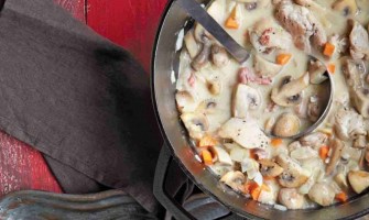 Stoofpotje met kip, champignons en wilde rijst
